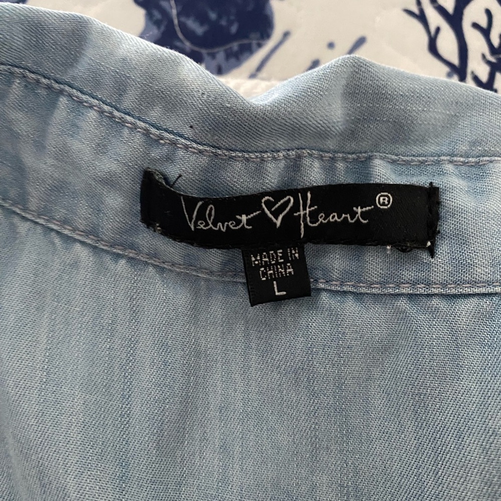Velvet Heart Sky Blue Sleeveless Top - Picture 2 of 10